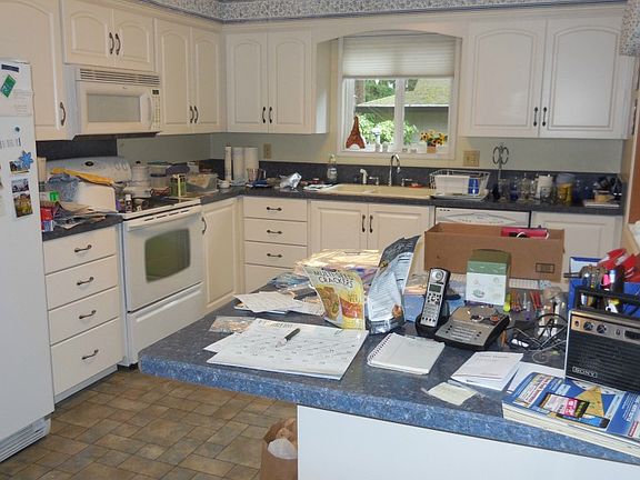2nd image of 2612 133rd Pl SE