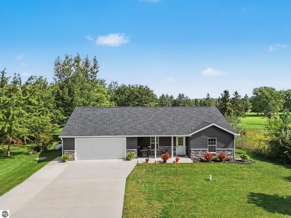 1009 Par Dr, Weidman, MI 48893