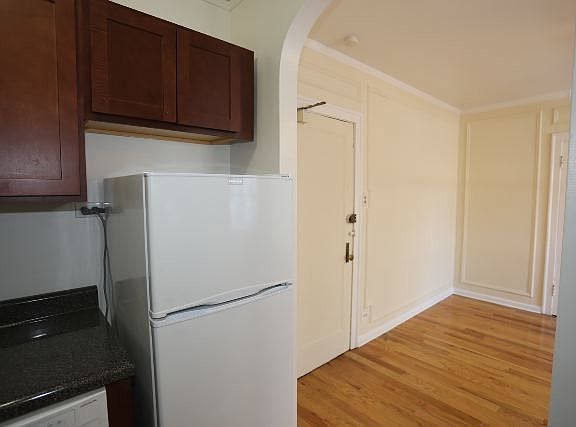 4th image of 550 W Arlington Pl APT 303