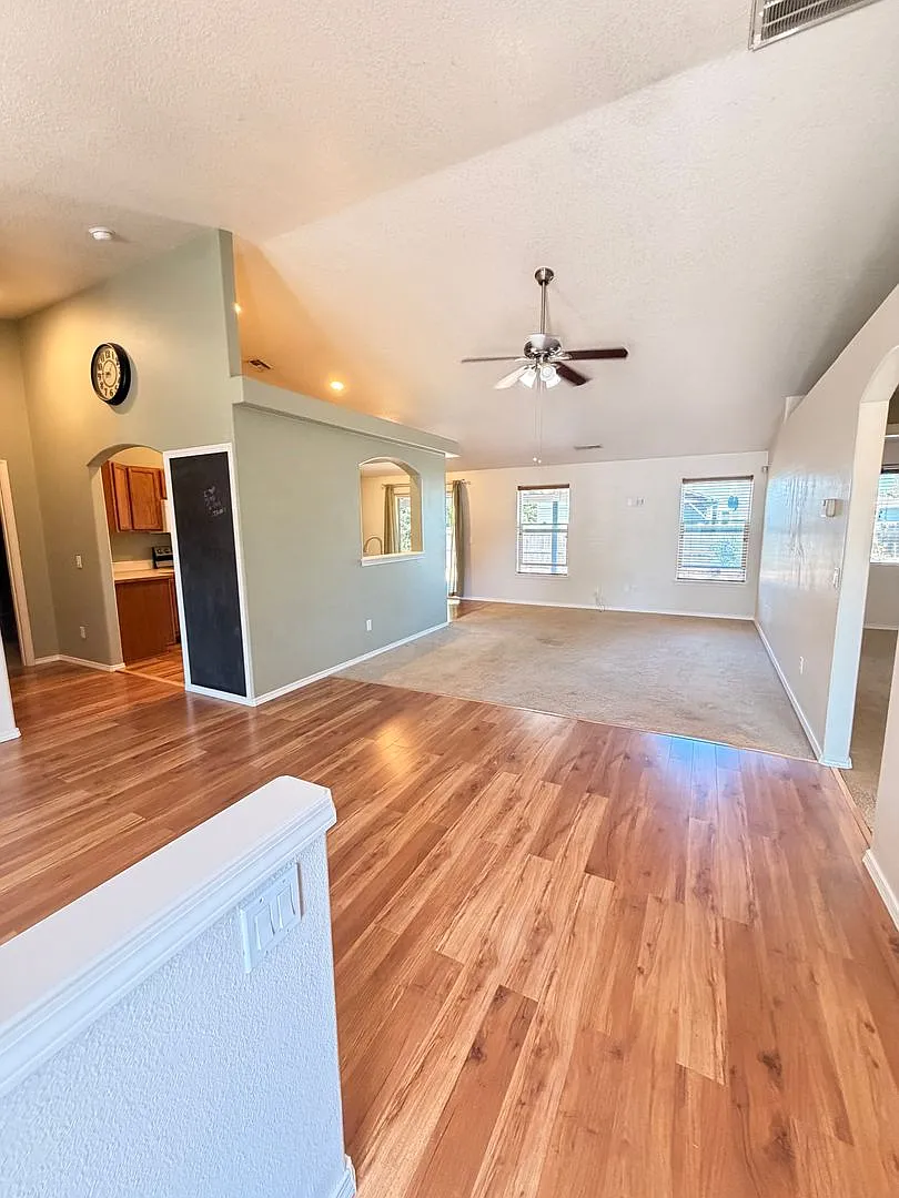 3-Bedroom 2-Bathrrom home in Creswell — Photo 2