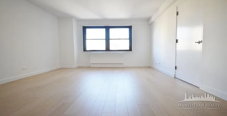 Rented by Manhattan Realty Group | media 14