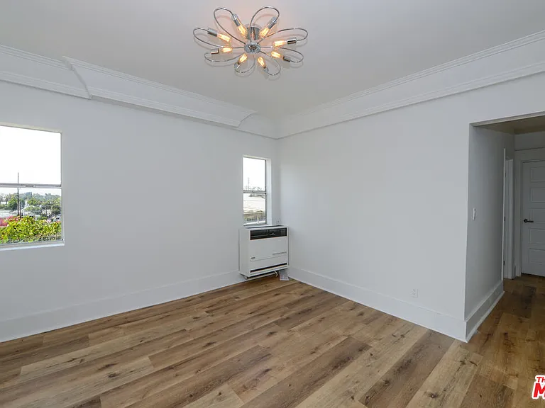 527 N Cummings St — Photo 3