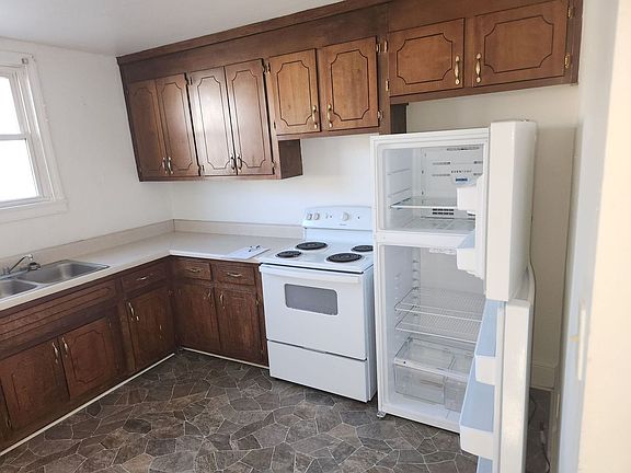 5th image of 2950 Travis Ln #15