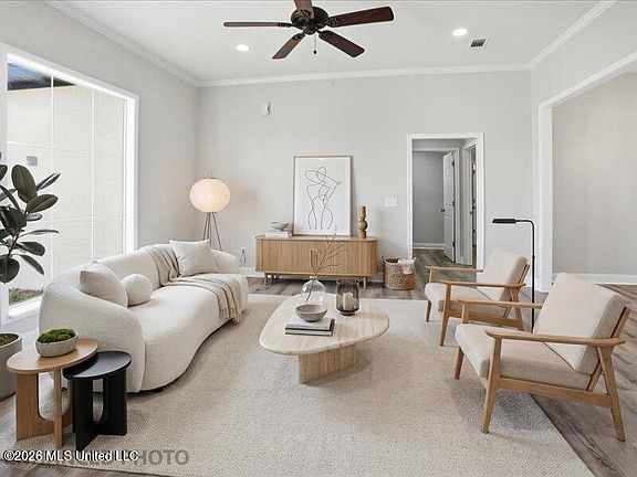 3rd image of 126 Beechwood Cir
