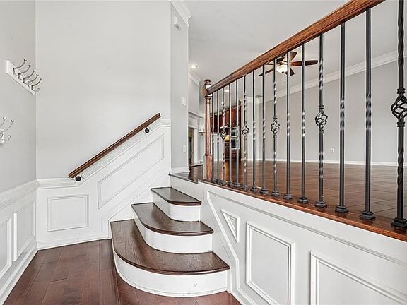 3rd image of 1005 Manchester Way