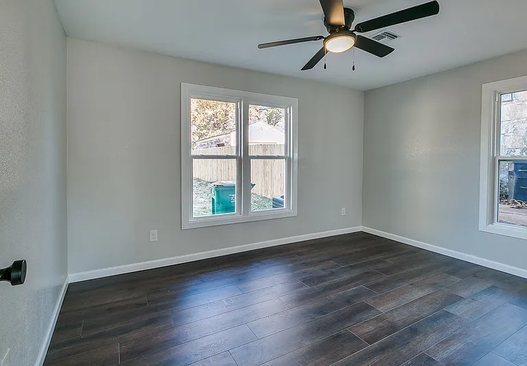 1445 NE 10th St — Photo 7