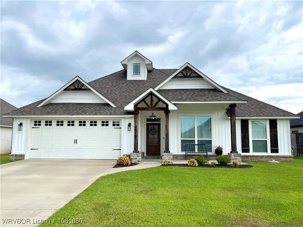 9010 Hawthorne Ln, Fort Smith, AR 72908