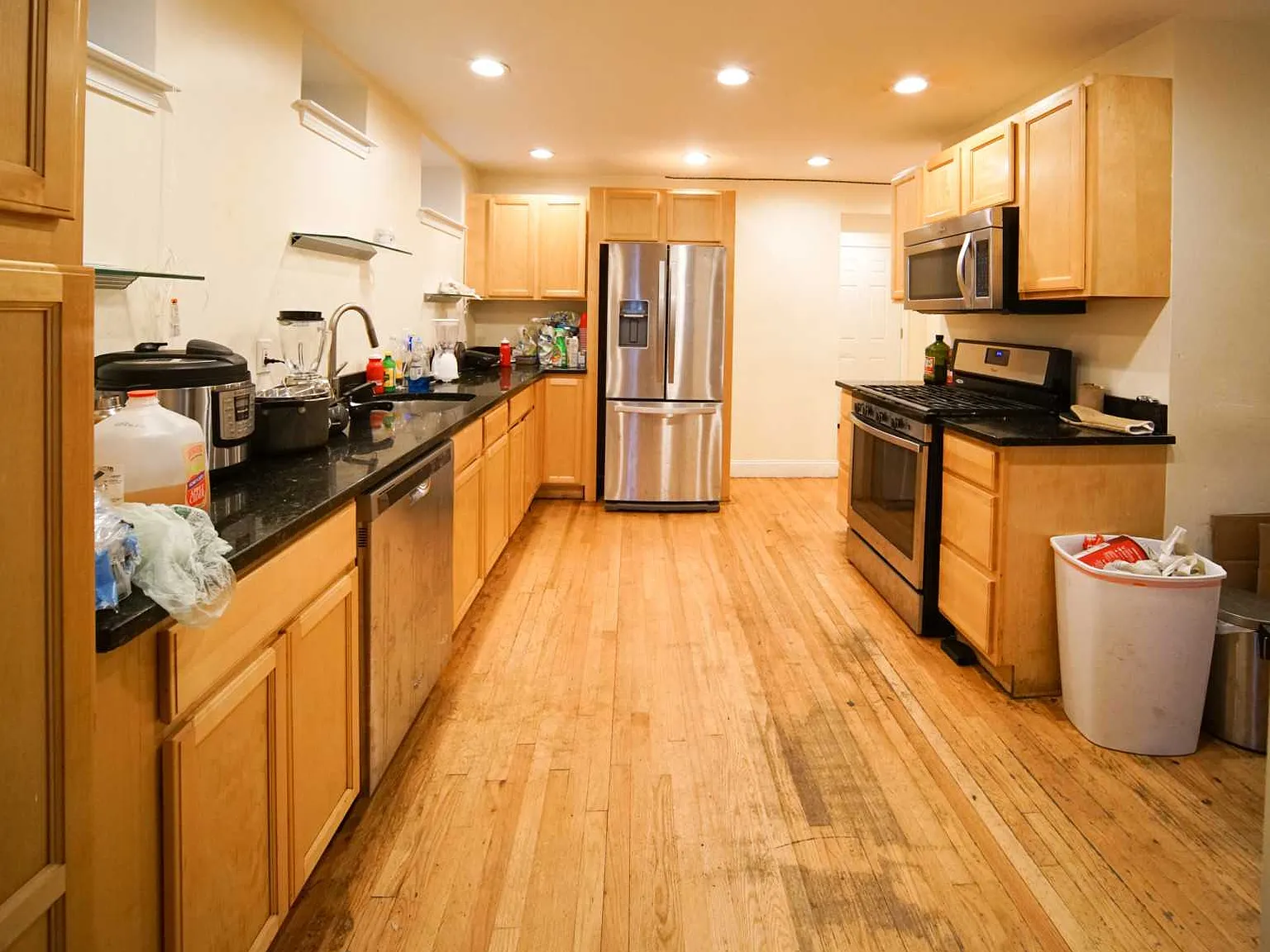 6 bed, $8,200 — Photo 3