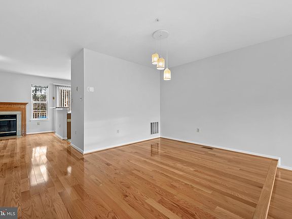 5th image of 7936 Vanity Fair Dr