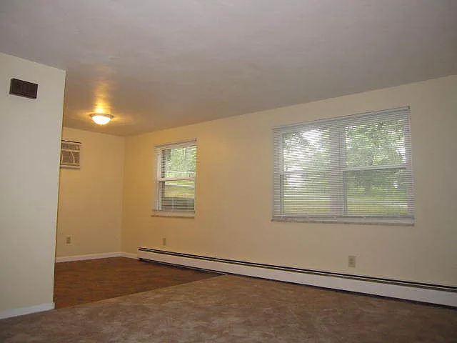 2528 Columbia Ave — Photo 4