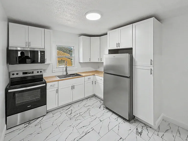 24 Saint Mary St — Photo 1