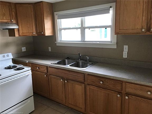 4th image of 2120 State Road 17 S