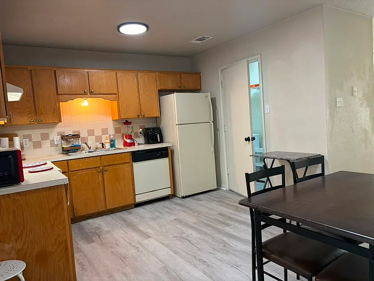 2812 Cantabrian Dr #B — Photo 21