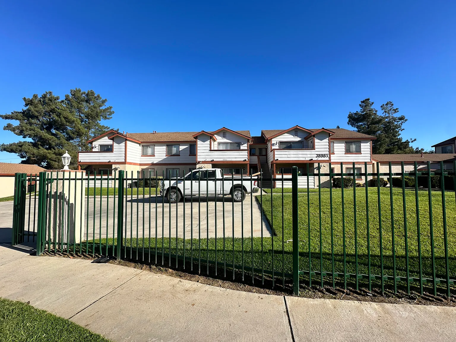 2 bed, 800 sqft, $1,895 — Photo 1