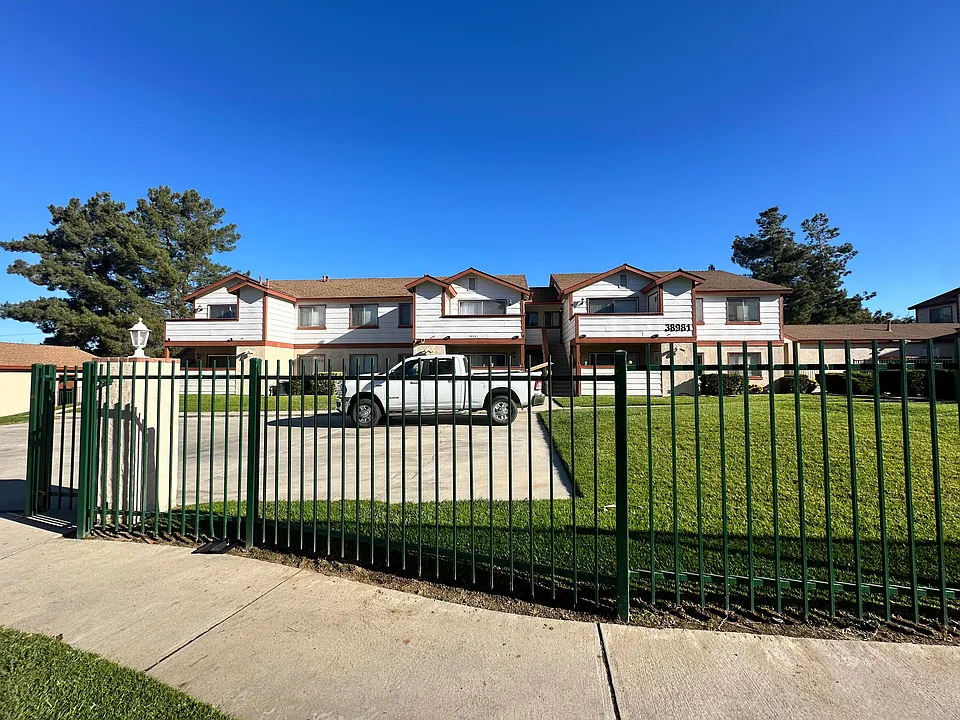 38981 Calle Hermosa
