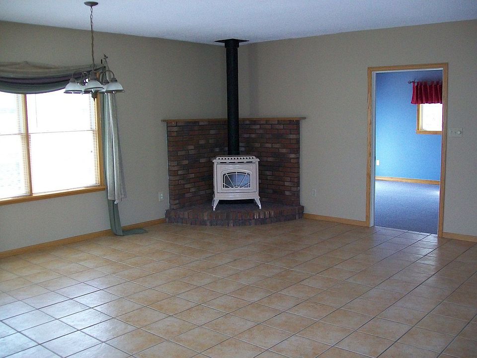 2nd image of 131 Armstrong Rd