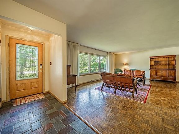 2nd image of 3362 Belvoir Blvd