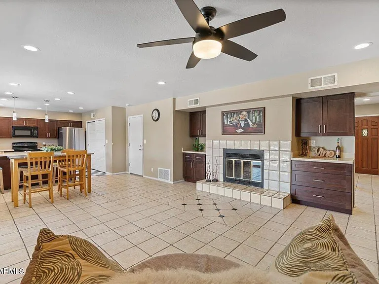1235 W 12th Pl — Photo 4