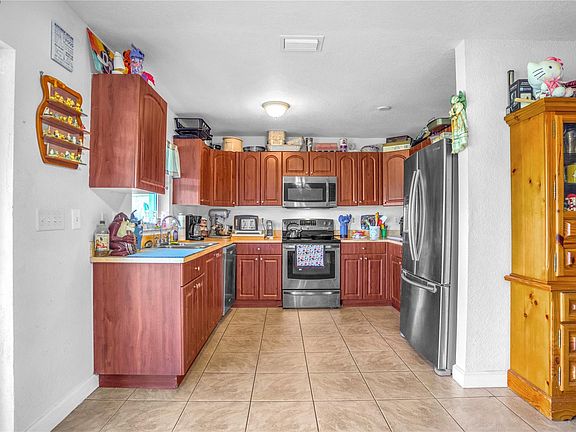 3rd image of 525 N Jinete Street