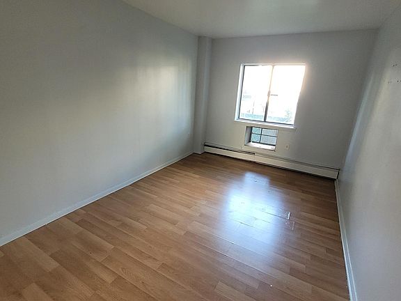3rd image of 282 Buttrick Ave #1