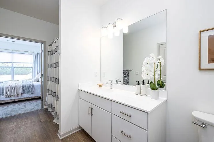 Edgewater Apartments and Townhomes — Photo 6