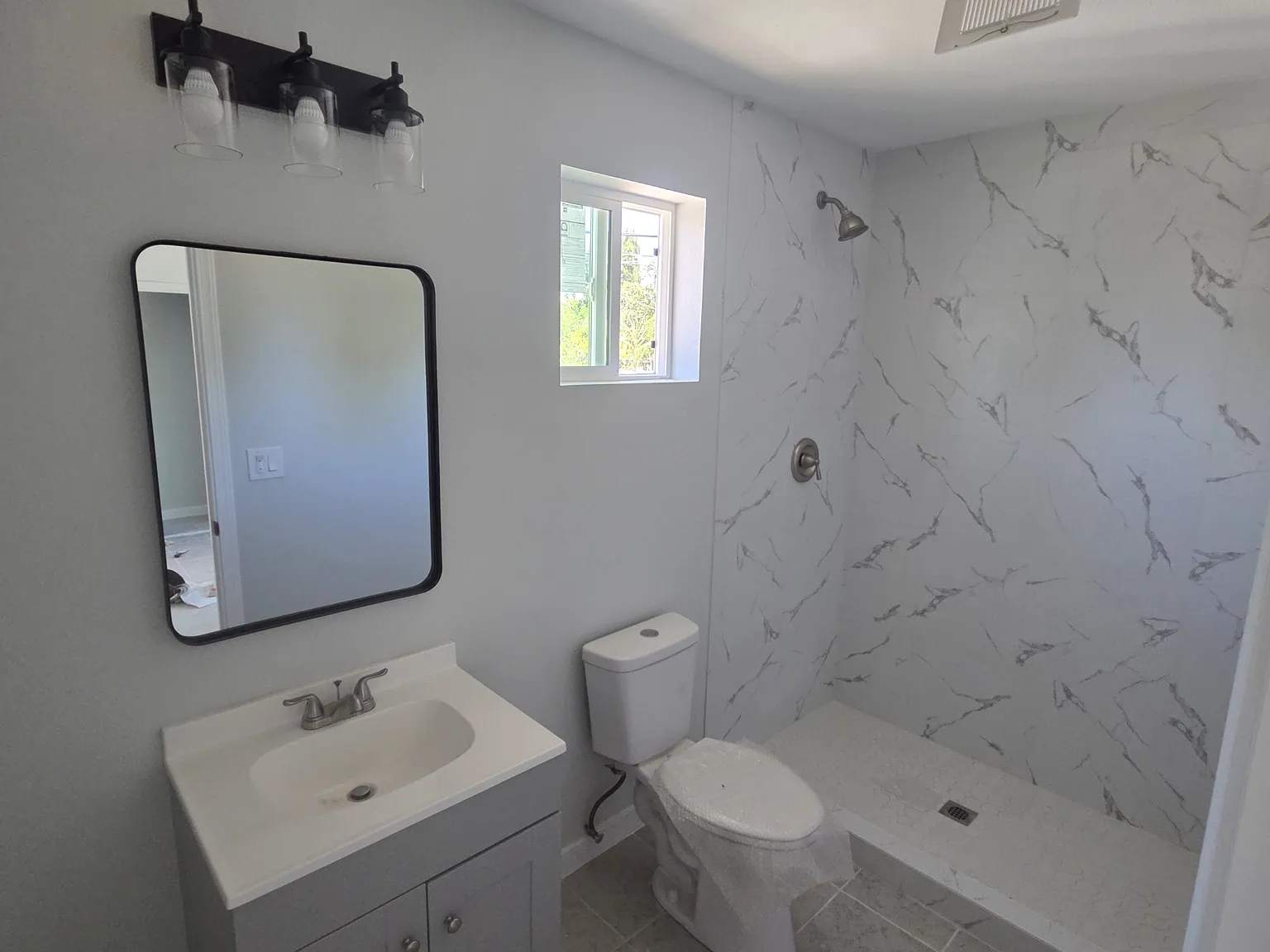 1126 E Grand Ave — Photo 4