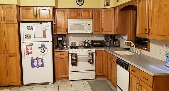 4th image of 5 Mary Ann Ct