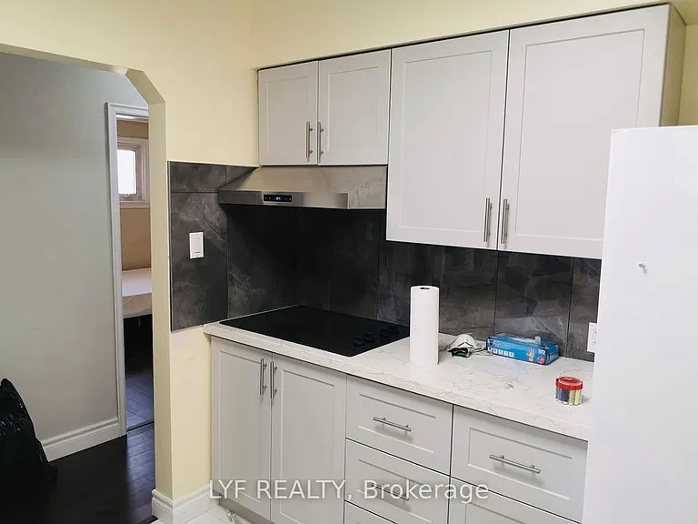 22 Ivordale Cres #A — Photo 6