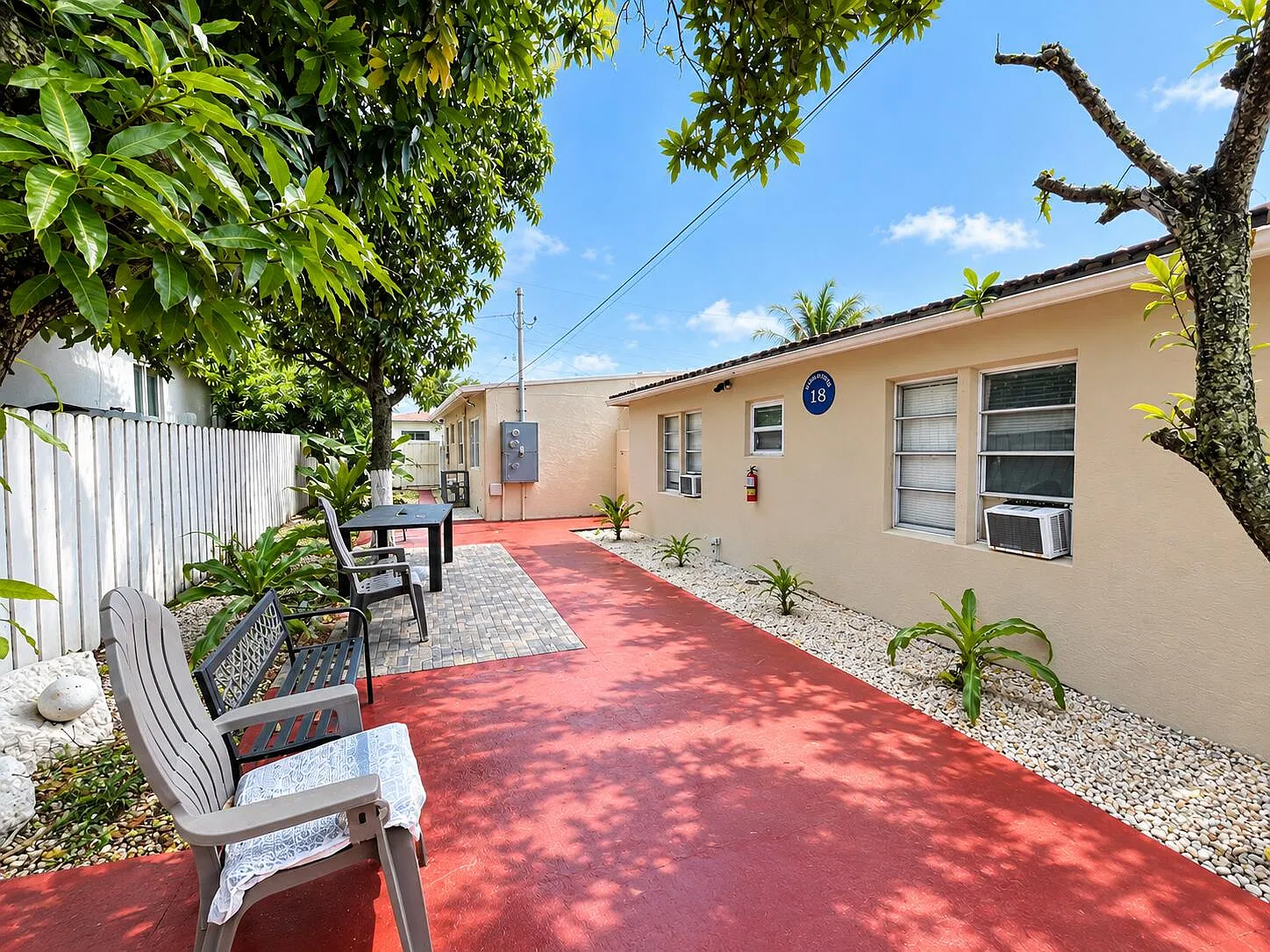 2 bed, 1.0 bath, 1196 sqft, $1,600 — Photo 1