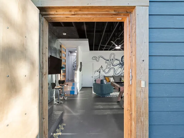 Building's Lounge