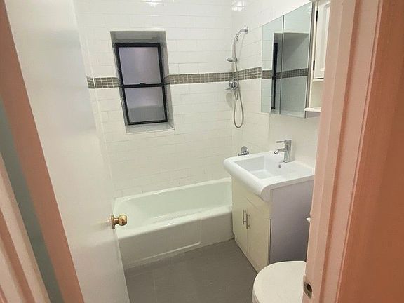 5th image of 235 E 13th St APT 4E