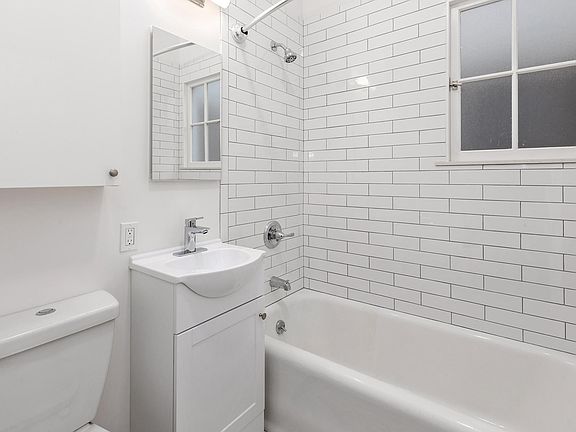 3rd image of 2960 Fillmore St #7