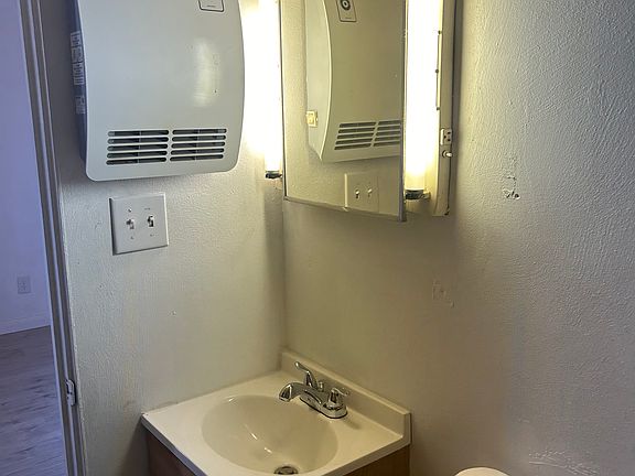 3rd image of 104 Wayne St APT 1