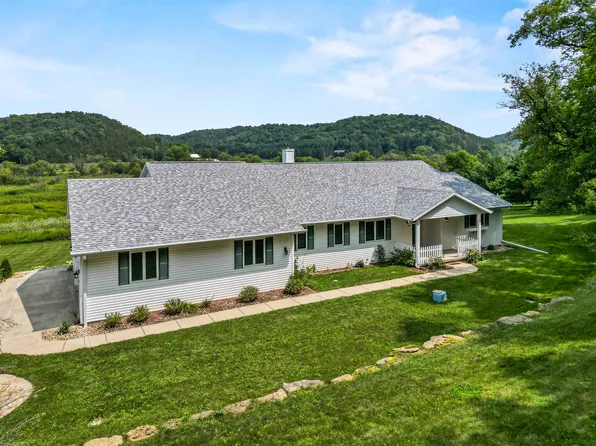 4678 County Road Ff, Blue Mounds, WI 53517