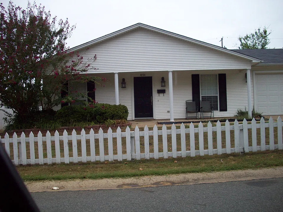 1221 Jackman St