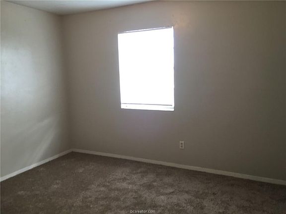 4th image of 2703 Evergreen Cir