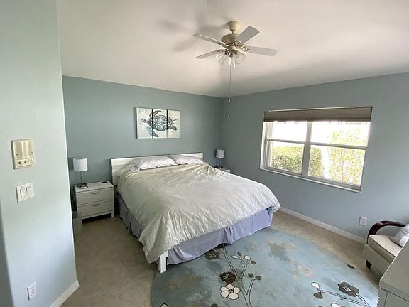Master Bedroom w/ King size bed