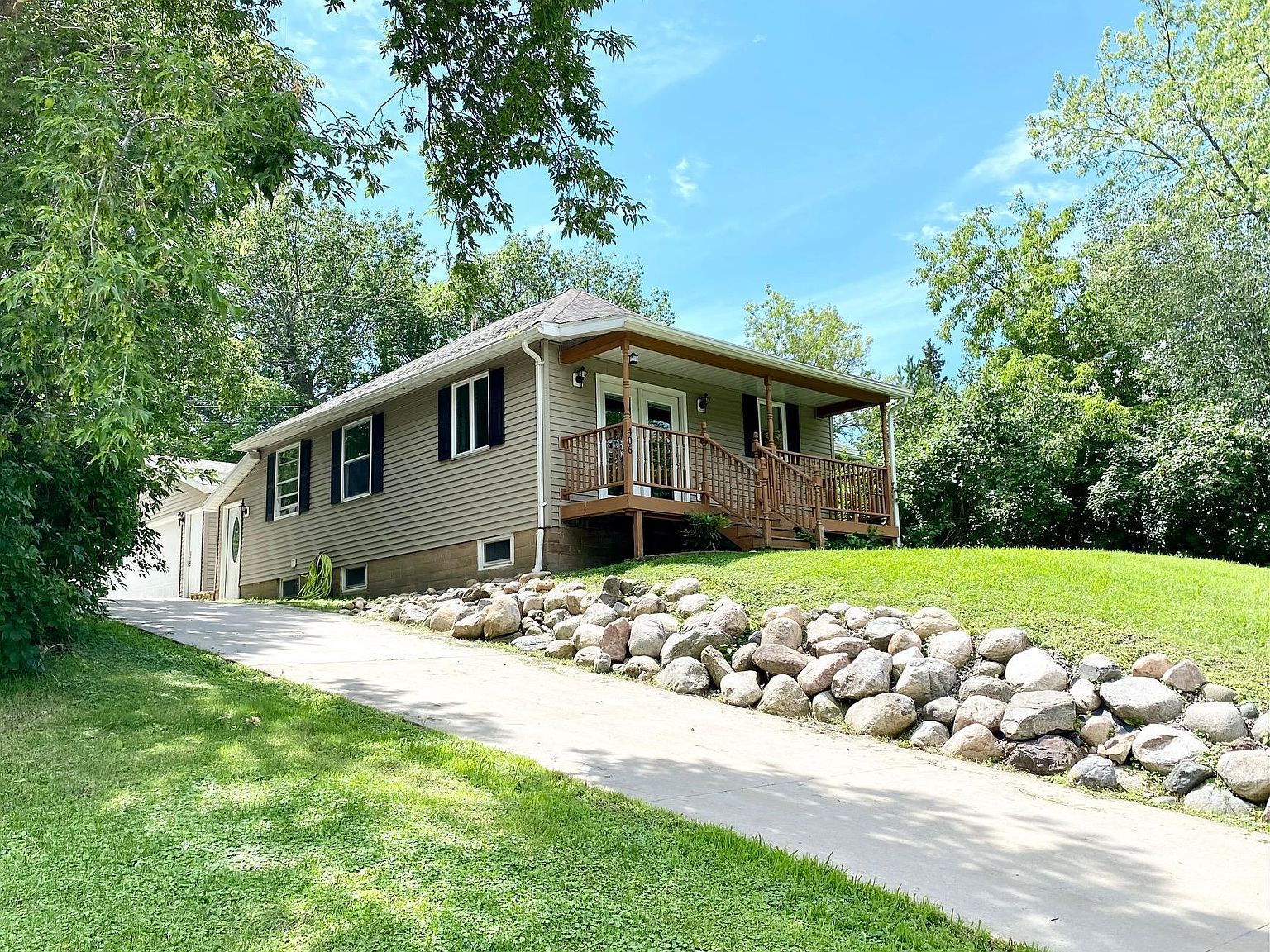 406 Gunn St, Coleraine, MN 55722 Zillow