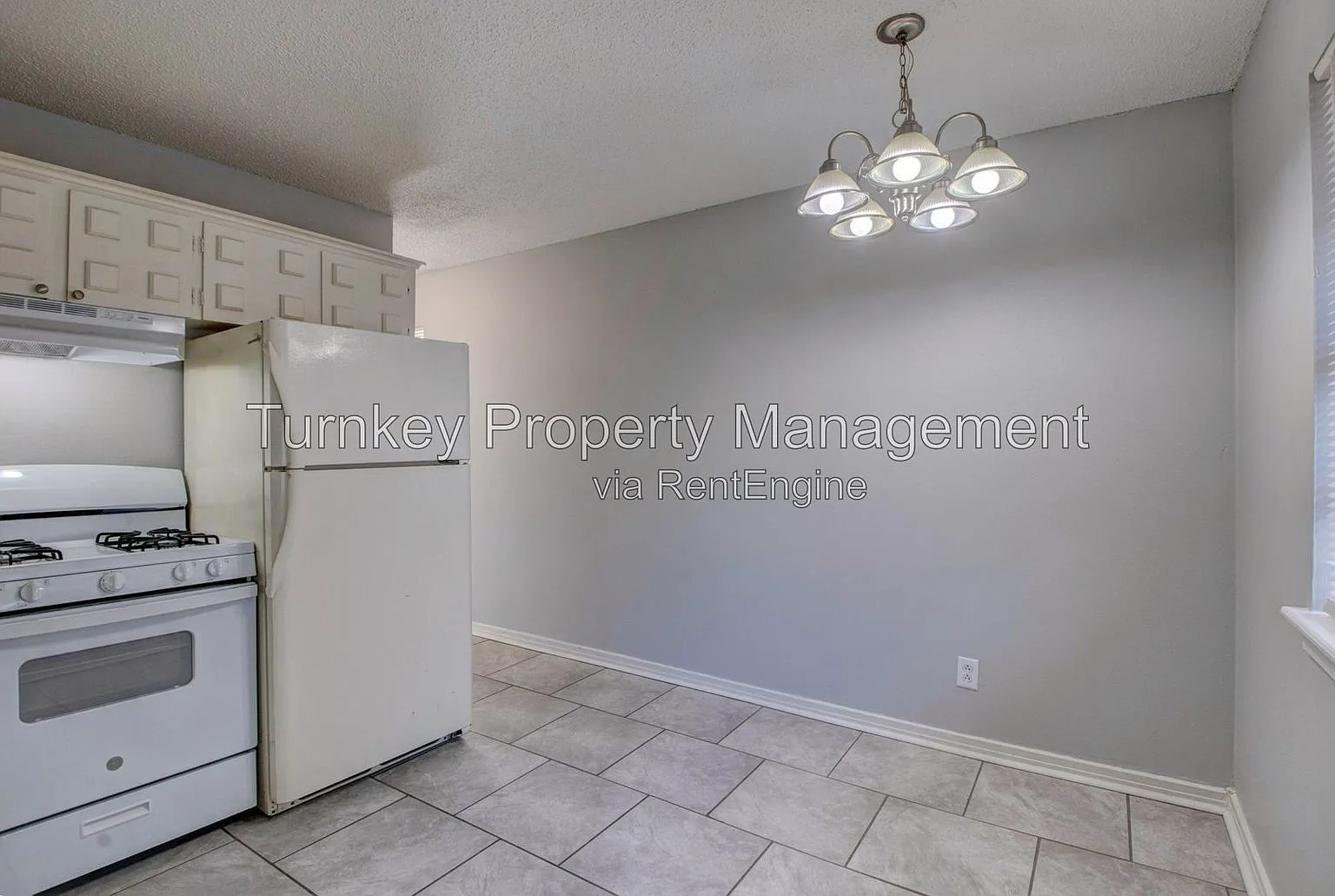 2 bed, 1.0 bath, 900 sqft, $800 — Photo 2