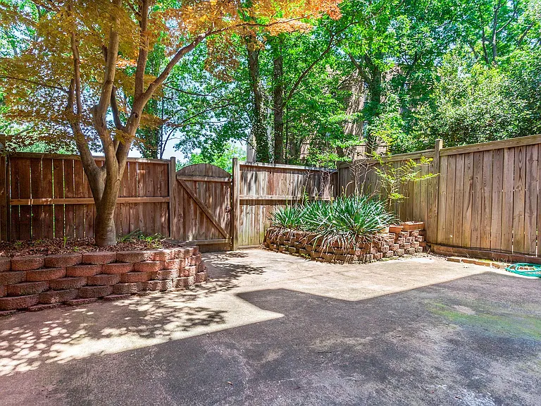 8156 Larkin Ln — Photo 22