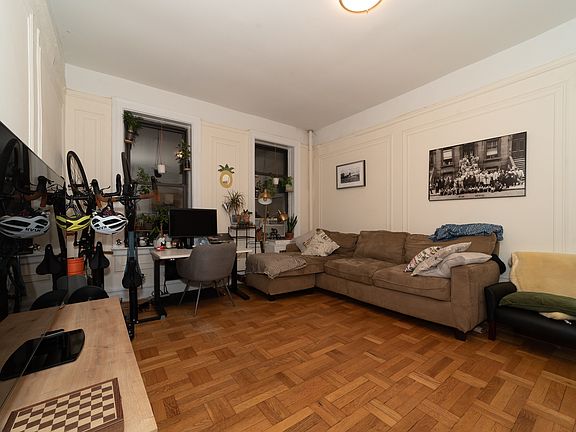 3rd image of 583 W 215th St APT C10