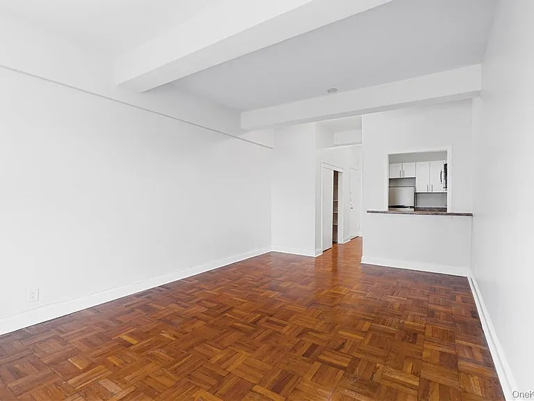 411 Bronx River Rd #2K — Photo 4