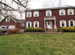 4 Elizabeth Pl, Lake Hopatcong, NJ 07849