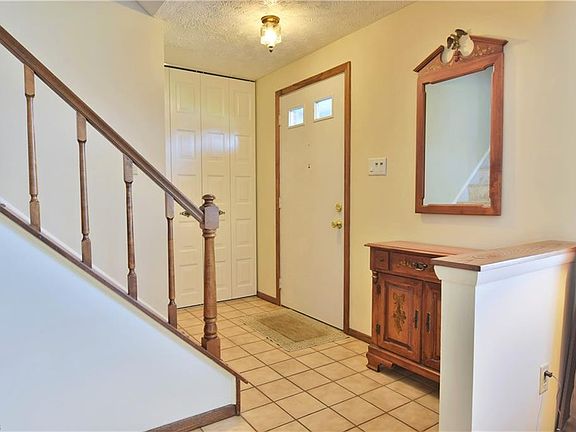 3rd image of 8958 Briarbrook Dr NE