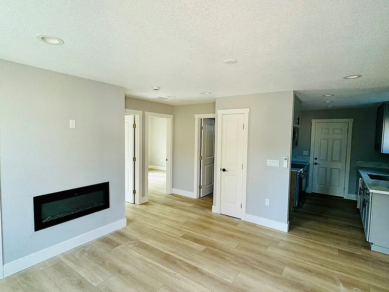 211 Earl Ave #211 — Photo 4