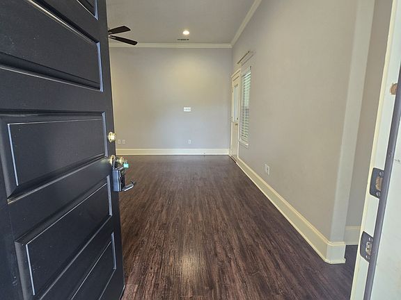 3rd image of 19866 Meadow West Ln