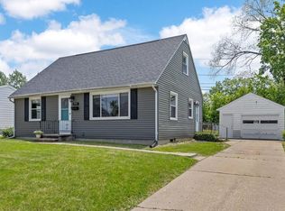 1701 Arizona Ave NE, Cedar Rapids, IA 52402
