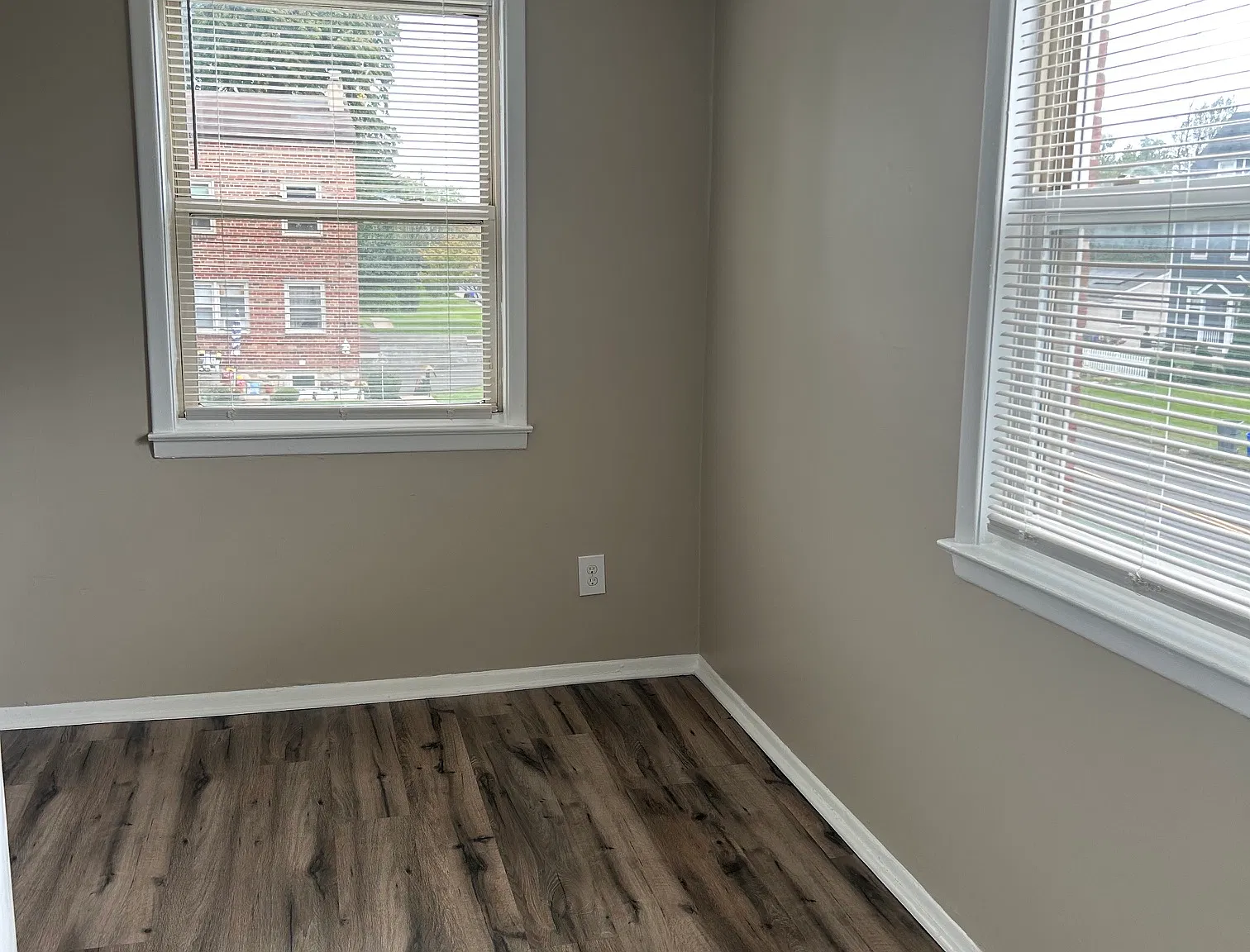 Eleanor Court Apts - Ec B-2 — Photo 4
