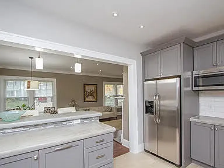 1601 Circular Rd — Photo 4