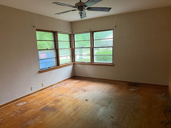 5th image of 822 Evans St